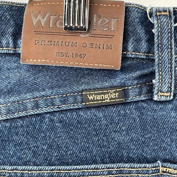 Wrangler shorts size 32 waist - Picture 5 of 11